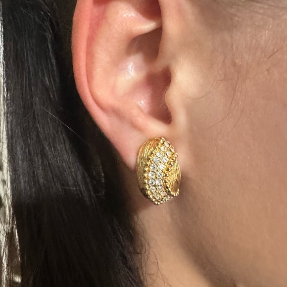 Authentic Christian Dior Rhinestone Earring metal EUC
Dior - Picture 4 of 11